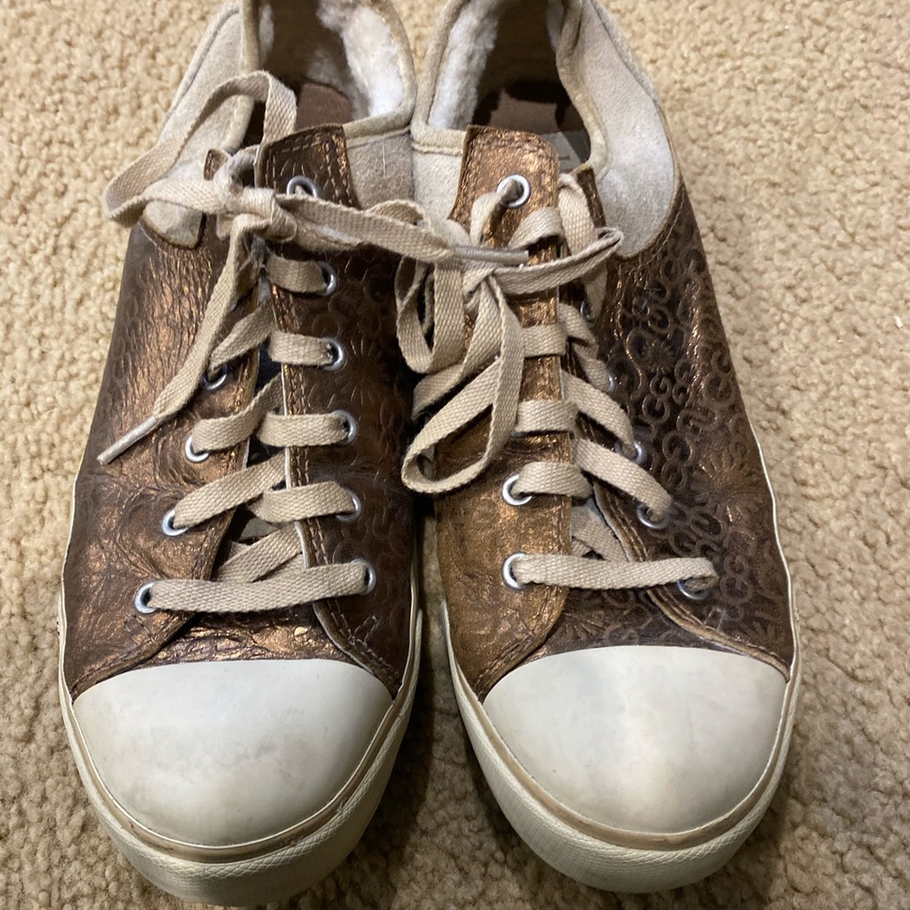 Ugg logo bronze Sherpa lined shoes size women’s 9